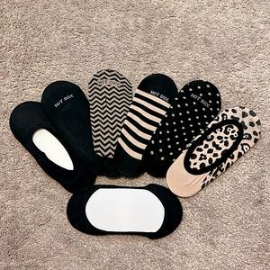New Hot Sox no socks 🤪❤️🥰 6 pairs with a rando unk pair for free!